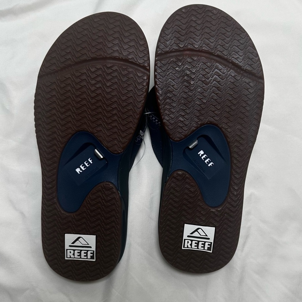 REEF Fanning Men’s Flip Flops Size 9 Navy Bottle Opener Sandals NWT Arch Support - Picture 6 of 8